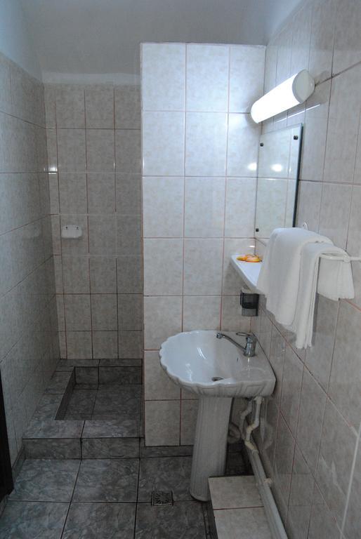 Cornul Vanatorului Bungalows Piteşti Quarto foto